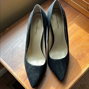 Bandolino Black Heels with Pointed Toe Design